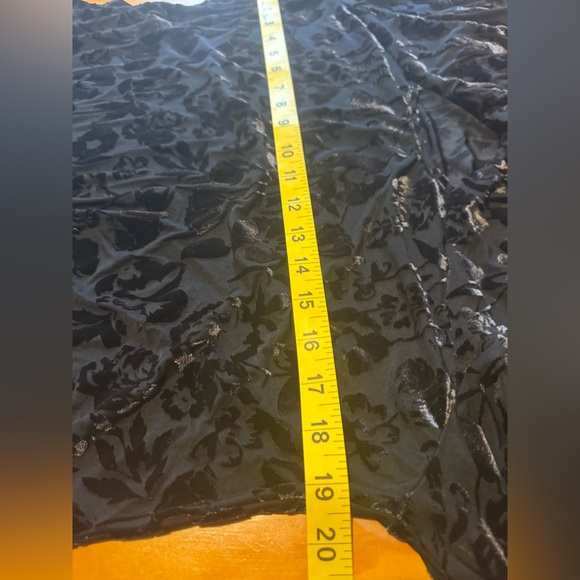 VTG Y2K 90’s GNW Black Velvet Burnout Asymmetrical top with keyhole‎ women XL - Picture 6 of 6